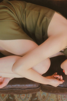 办公室秘书胸罩太薄胸凸出来